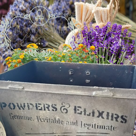 Vintage Metal Box ~ Restyled! - Picture 6 of 6